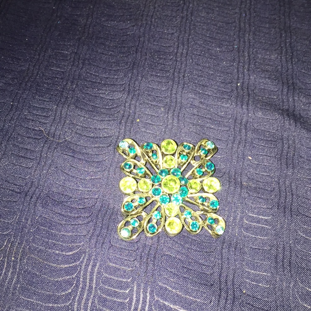 Blue green and wht  pin